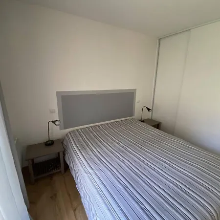 T2 Confortable Avec Terrasse Et Parking, 4 Couchages, - Fr-1-295-140