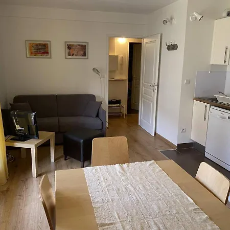 T2 Confortable Avec Terrasse Et Parking, 4 Couchages, - Fr-1-295-140